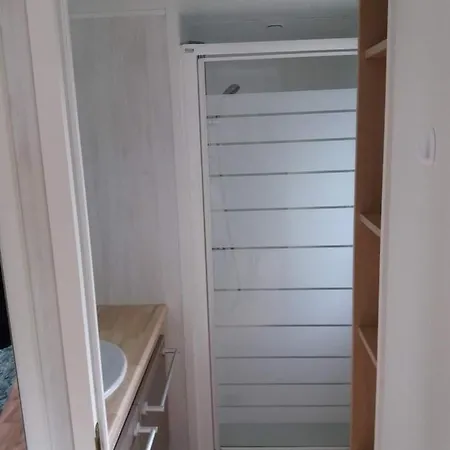 Luxueuze Stacaravan In Met Eigen Terras En Tuintje Horská chata