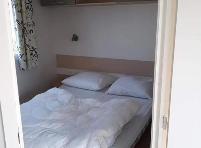 Luxueuze Stacaravan In Met Eigen Terras En Tuintje